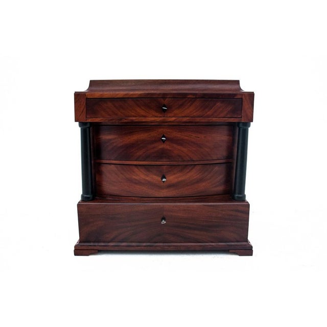 Antique chest of drawers from the late 19th century. Furniture in very good condition, after professional renovation....