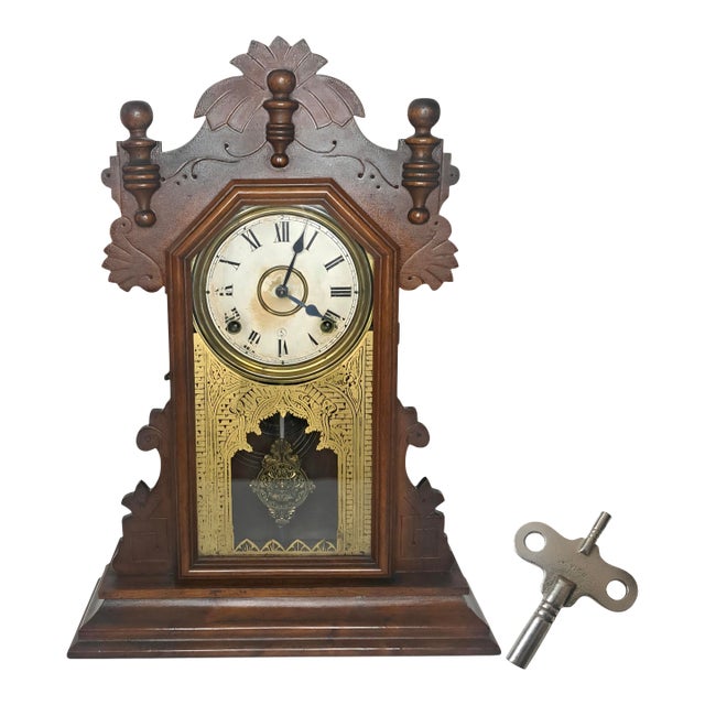 Antique Ingraham Oak Gingerbread Parlor Clock – 8‑Day, Working, W/ Key & Pendulum For Sale