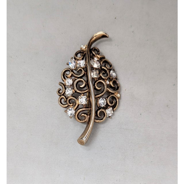 1950s Vintage Alfred Philippe for Crown Trifari Goldtone Clear Rhinestone Leaf Brooch For Sale - Image 5 of 8
