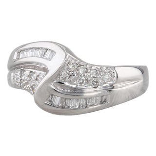 0.30ctw Diamond Bypass Ring 14k White Gold Size 7 For Sale