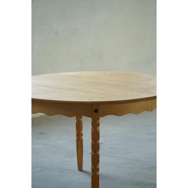 1960s Mid-Century Danish Round Dining Table in Oak with Three Extensions, 1960s For Sale - Image 5 of 18