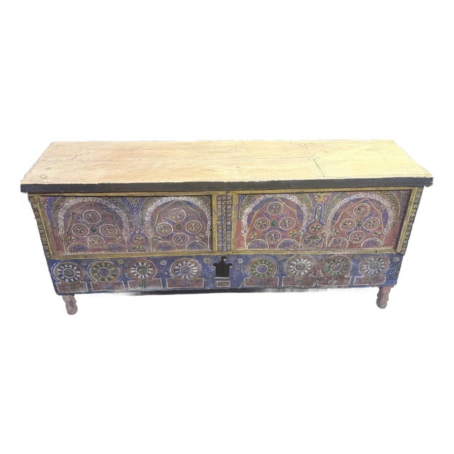 Early 20th Century Hand-Painted Folk Art Wooden Storage Chest With Original Patina For Sale
