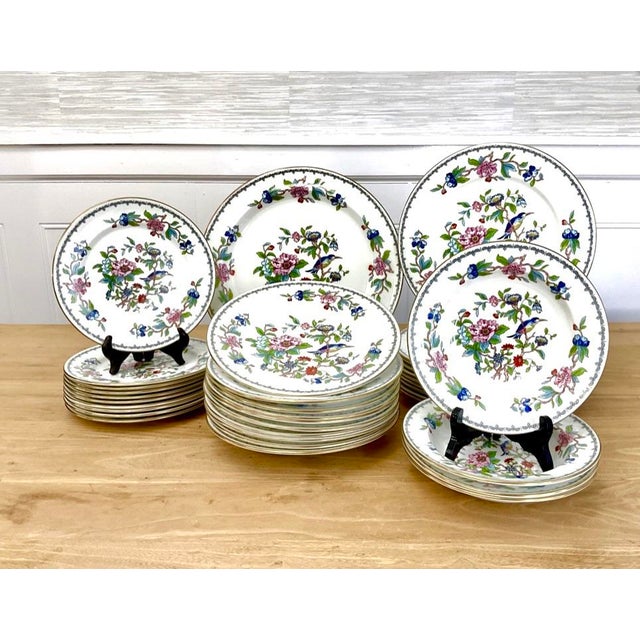 1960s Large Collection of John Aynsley ‘Pembroke’ Pattern Fine English Bone China - Set of 39 For Sale - Image 12 of 13