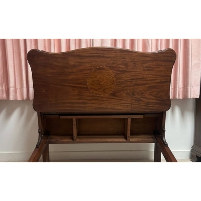 1930s Vintage Curved Front Console Table / Writing Desk – Traditional Hepplewhite Style For Sale - Image 5 of 6