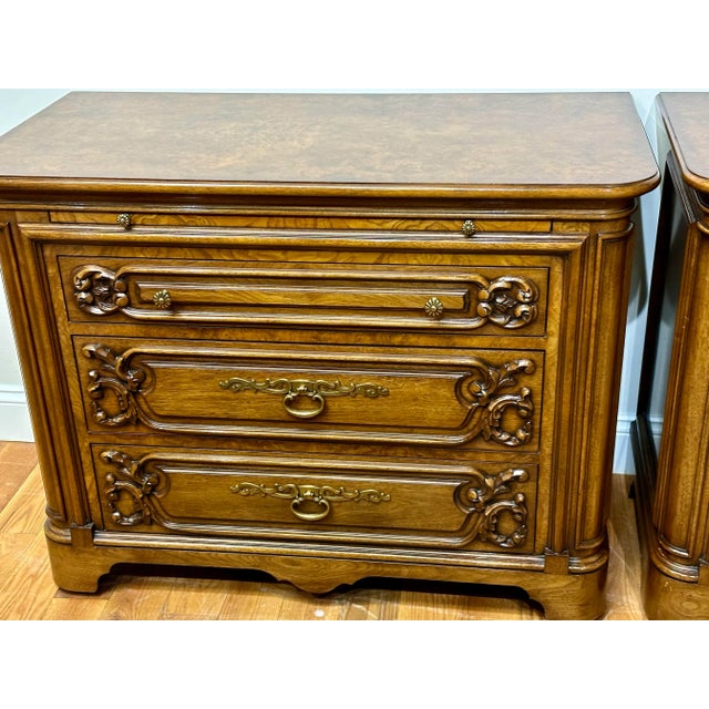 Karges Furniture Pair of Karges French Regency Mahogany Nightstands With Pull-Out Slides | 3-Drawer Bedside Chests For Sale - Image 4 of 11