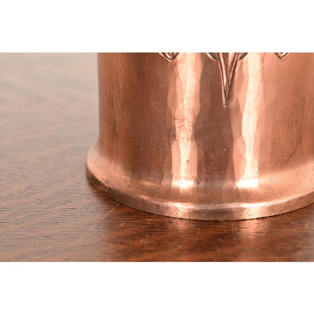 Copper Roycroft Arts & Crafts Trefoil Hammered Copper Humidor, Circa 1920s For Sale - Image 8 of 14