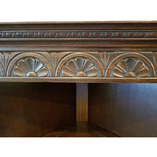 Jaycee Furniture England Postwar Elizabethan / Tudor Revival Oak Corner