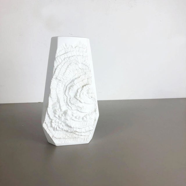 German Op Art Biscuit Porcelain Vase from AK Kaiser, Germany, 1970s For Sale - Image 3 of 10