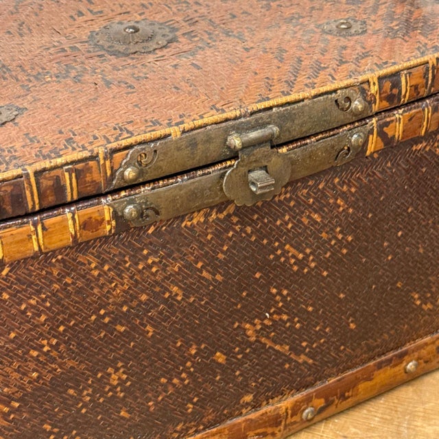 Rustic Woven Rectangular Picnic Basket with Handle & Hinged Lid For Sale - Image 3 of 14