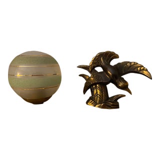 Vintage Art Deco Style Bird Table Lamp With Green Glass Globe and Marble Base For Sale