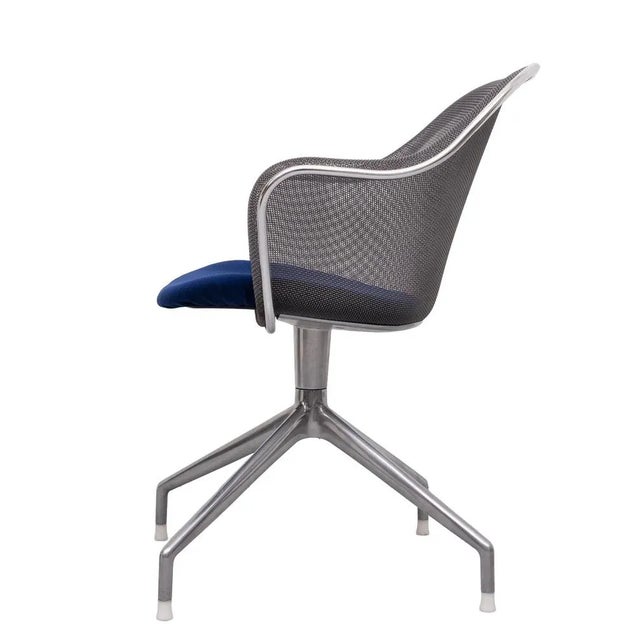 An original Iuta swivel desk chair by Antonio Citterio for B&B Italia. Great looking chair and top quality Year 2000 it is...