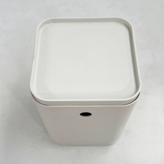 White Laundry Bin by Anna Castelli for Kartell, 1970s For Sale - Image 6 of 9