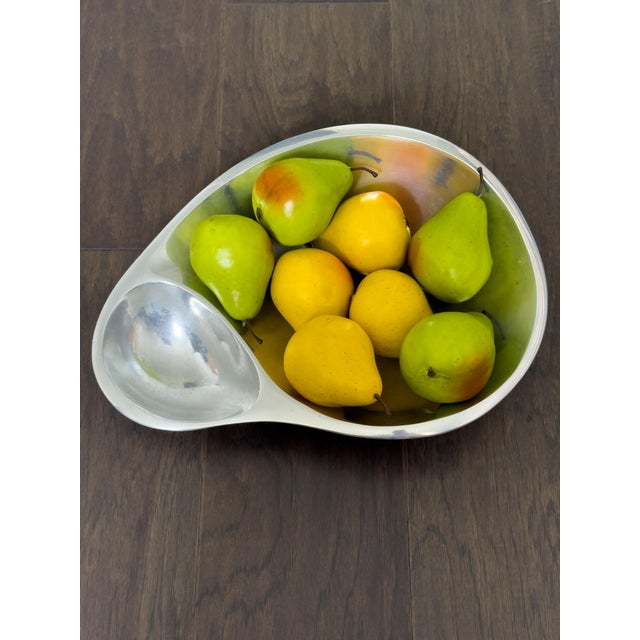 Add a touch of sleek sophistication to your serveware with this iconic Nambe 560 Chip and Dip Tray, a shining example of...
