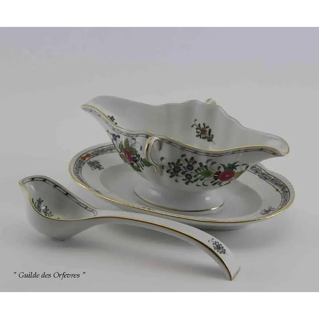 Traditional 1960’s Vintage Herend Hand-Painted Gravy/Sauce Boat & Ladle With Fleurs Des Indes Colored Decoration For Sale - Image 3 of 6