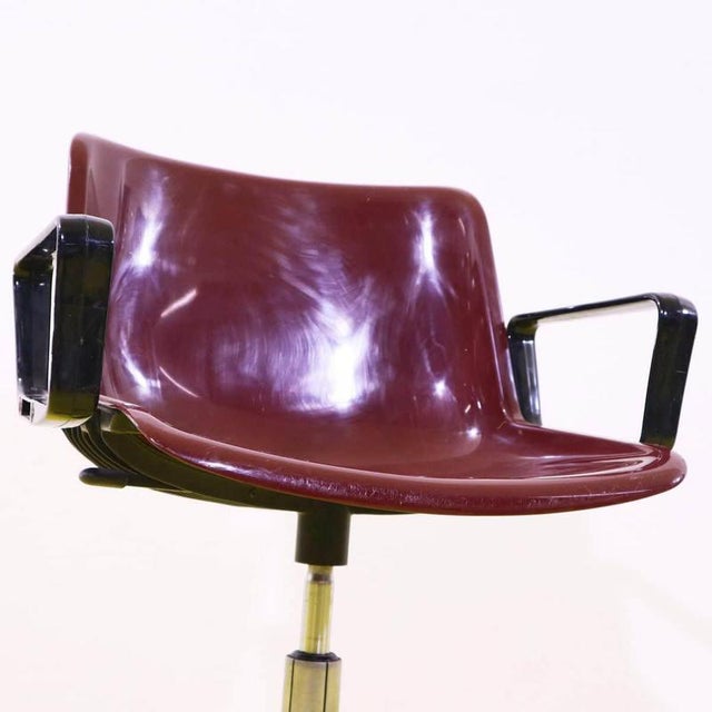 Tecno Modus Swivel Chair in Bordeaux Plastic with Black Armrests For Sale - Image 4 of 13