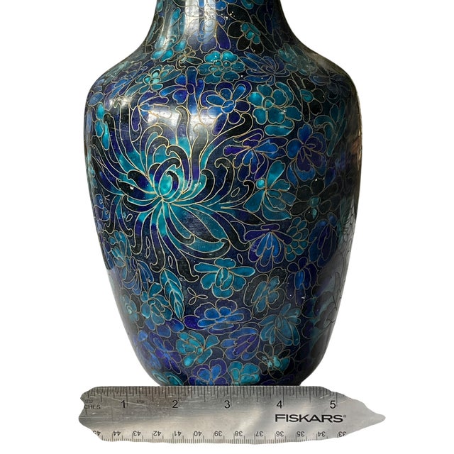 Republic Period Chinese Cloisonné Vase With Cobalt and Turquoise Floral Design (C. 1920–1940s) For Sale - Image 9 of 9