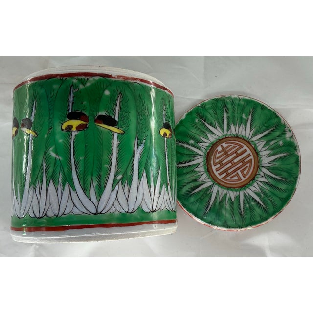Early 20th Century Antique Chinese Export Porcelain Famille Verte “Boc Choy Leaf” Pattern Canister With Lid. For Sale - Image 5 of 12