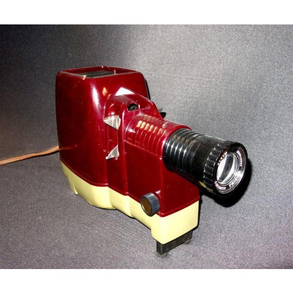 Offered for your consideration is this Circa 1949, "Three Dimension Company", Bakelite manual slide projector. This...