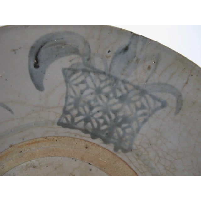 Ceramic Chinese Swatow Ware Green Blue Celadon Ming Style 10 1/2" Shallow Bowl Dish For Sale - Image 7 of 10