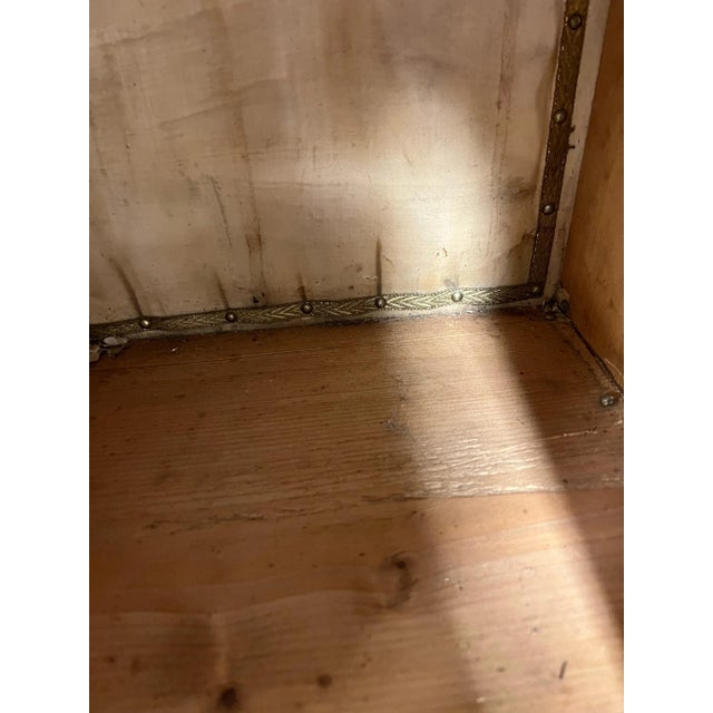 Early 19th Century Rustic French Catholic Reliquary Box or Tabernacle For Sale In Atlanta - Image 6 of 10