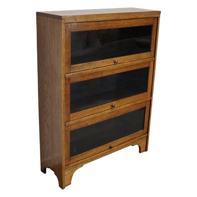 German Oak Bookcase with Folding Doors in Style of Globe Wernicke, 1930s For Sale