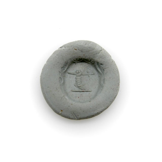 Late 19th Century Late 19th Century 14k Gold Victorian Signet Ring With Arm Holding Sword Intaglio, Size 7 For Sale - Image 5 of 11