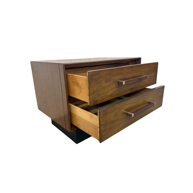 Mid-Century Modern Lane Walnut & Rosewood Nightstands - Set of 2 - Refinished! For Sale - Image 9 of 11
