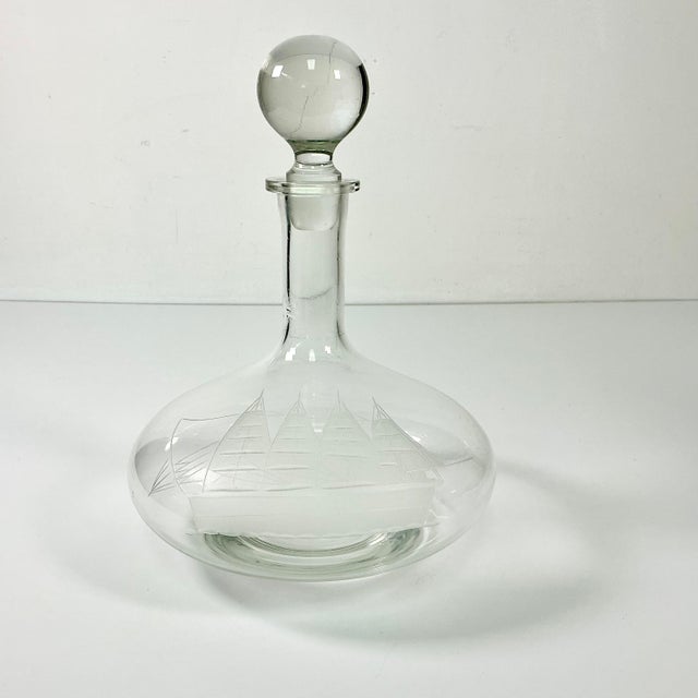 Transparent 1970s Vintage Nautical Coastal Hollywood Regency Etched Four Mast Ship Crystal Decanter. For Sale - Image 8 of 9