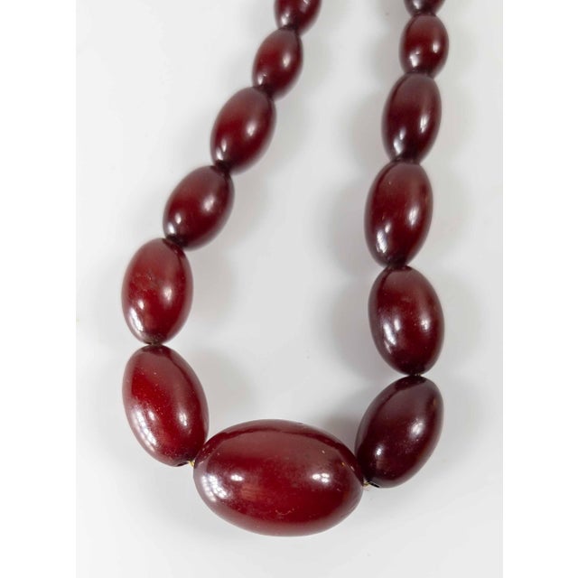 Early 20th Century 20th Century Art Deco Cherry Amber Bakelite Graduated Bead Necklace For Sale - Image 5 of 11