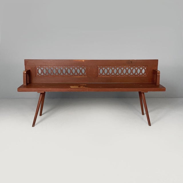 Italian Art Deco bench in red wood, 1930s Bench or display stand in burgundy-red painted wood. The rectangular backrest...