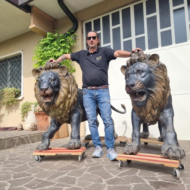 Large Bronze Sculptures of Lions, 1870, Set of 2 For Sale - Image 3 of 18