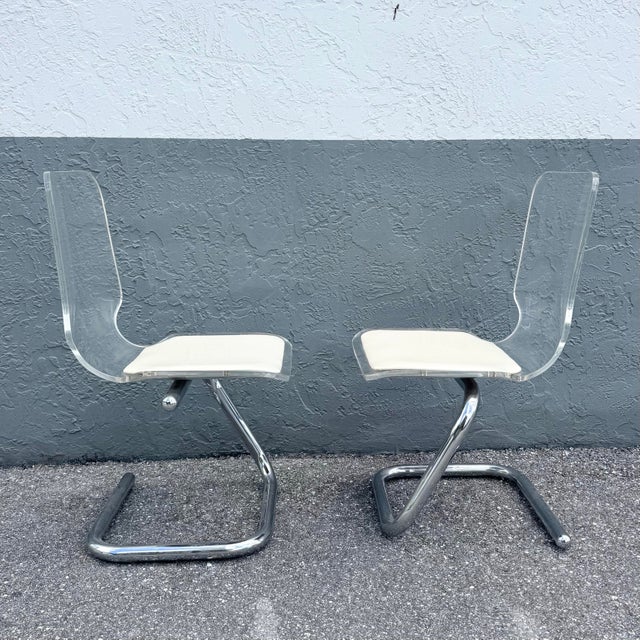 Hill Manufacturing Co. Mid Century Modern Chrome and Lucite Dining Chairs by Hill Manufacturing - Set of 4 For Sale - Image 4 of 12