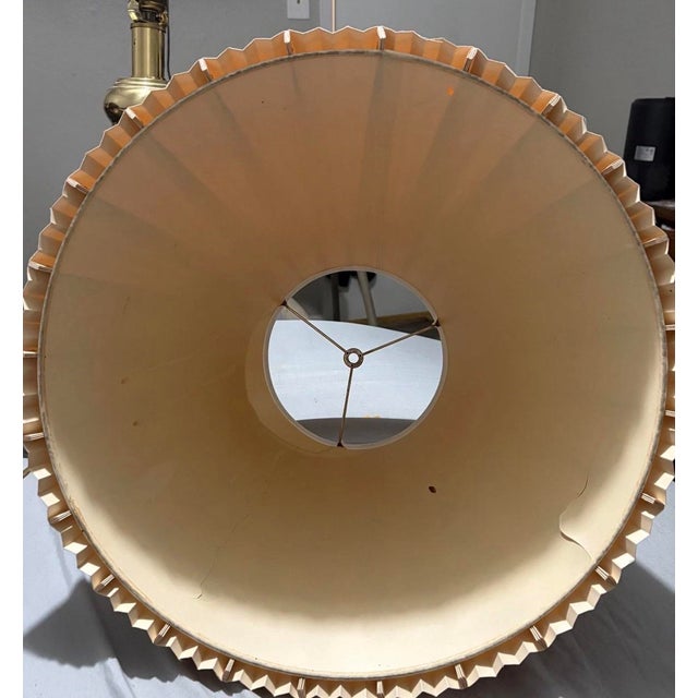 Stiffel 1950-60’s Stiffel Brass Urn Lamps Pair Hollywood Regency Style W/ Shades Working 35+lbs For Sale - Image 4 of 11