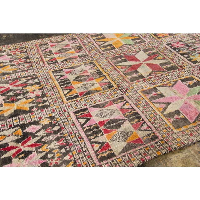 Traditional Vintage Moroccan Berber Wool Rug With Geometric Design by Rug & Kilim, 1950-1959 For Sale - Image 3 of 9