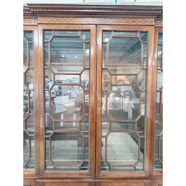Kindel Furniture Late 20th Century Kindel Winterthur Mahogany Breakfront China Cabinet For Sale - Image 4 of 12