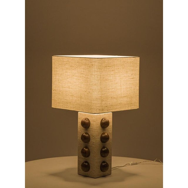 Bulle travertine table lamp by studio karen b dimensions: d 21,5 x w 21,5 x h 34 cm. Materials: travertine walnut silk or...