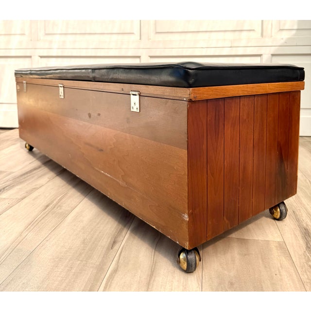 1960s Lane Mid-Century Oak Cedar Chest Storage Bench With Black Upholstery For Sale - Image 11 of 18