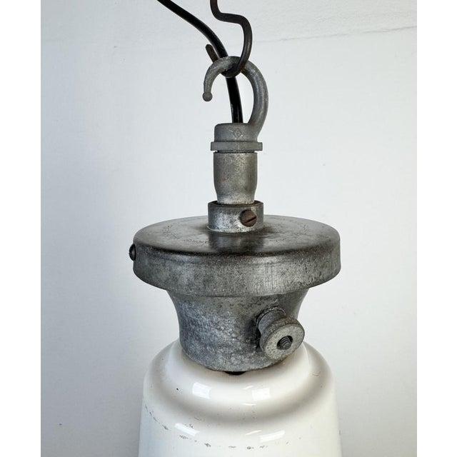 Large British Industrial White Enamel Factory Pendant Lamp from Benjamin, 1960s For Sale - Image 4 of 18