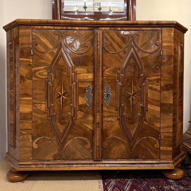 Brown Baroque Chest of Drawers in Oak and Walnut Marquetry, Germany, 1780s For Sale - Image 8 of 8