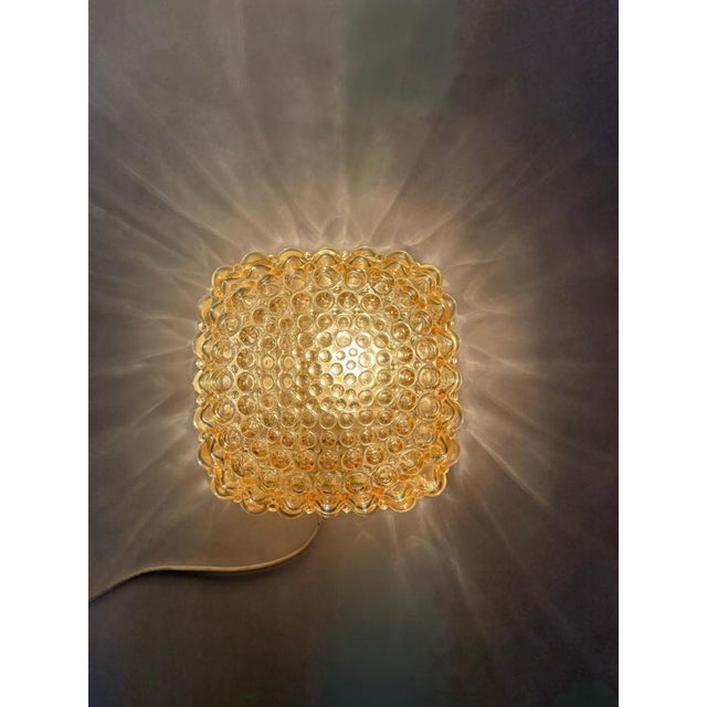 This very hard to find golden bubble glass wall light dates from the 1960s and is in very good condition. The lamp can be...