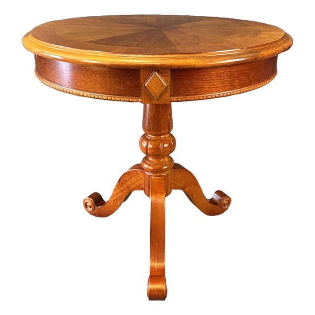 Late 20th Century Hammary American Heritage Round Lamp Table For Sale