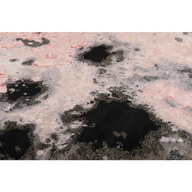 Hand-knotted in wool and silk, this 10x10 circle rug from Rug & Kilim’s Modern rug collection features an abstract all...