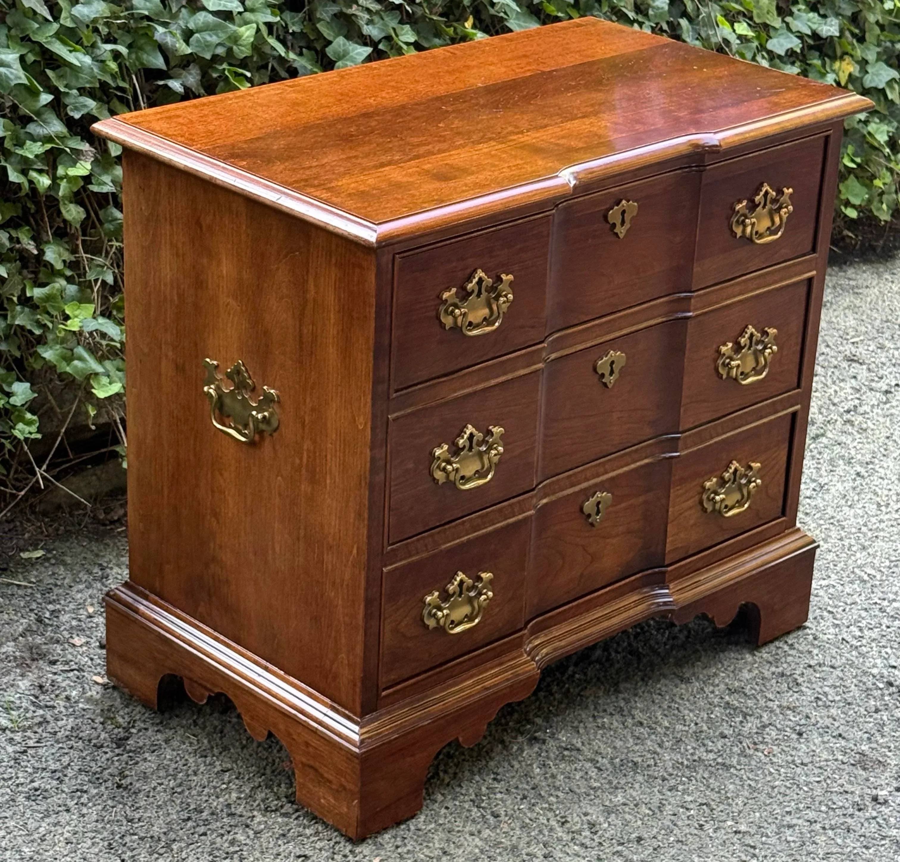 PENNSYLVANIA HOUSE　アンティークチェスト　ブラウン Vintage Pennsylvania House Chair Side Chest / Nightstand | Chairish