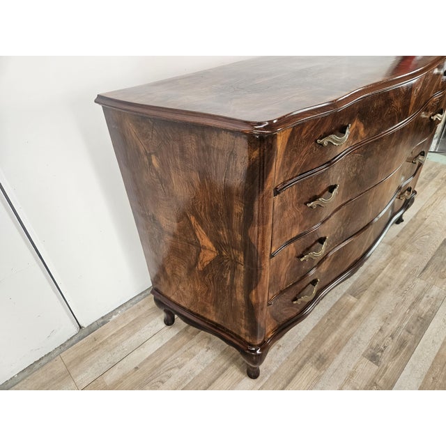 An elegant vintage dresser from the 1940s, inspired by the Chippendale style, featuring a refined curved structure and a...