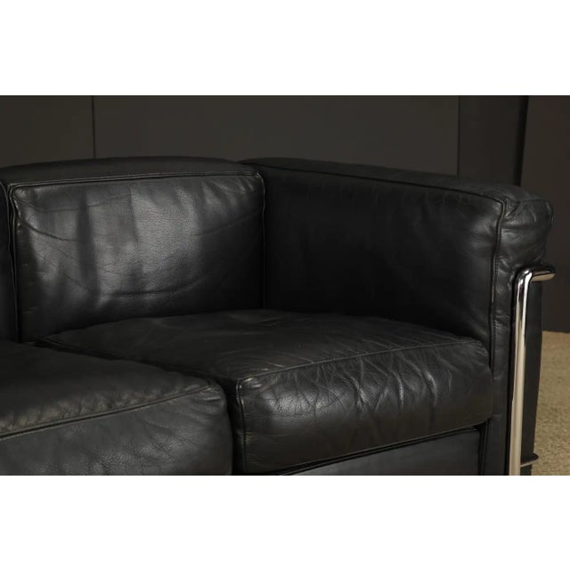 'Lc2' Black Leather Settee Sofa Loveseat by Le Corbusier for Cassina, Signed For Sale - Image 11 of 18