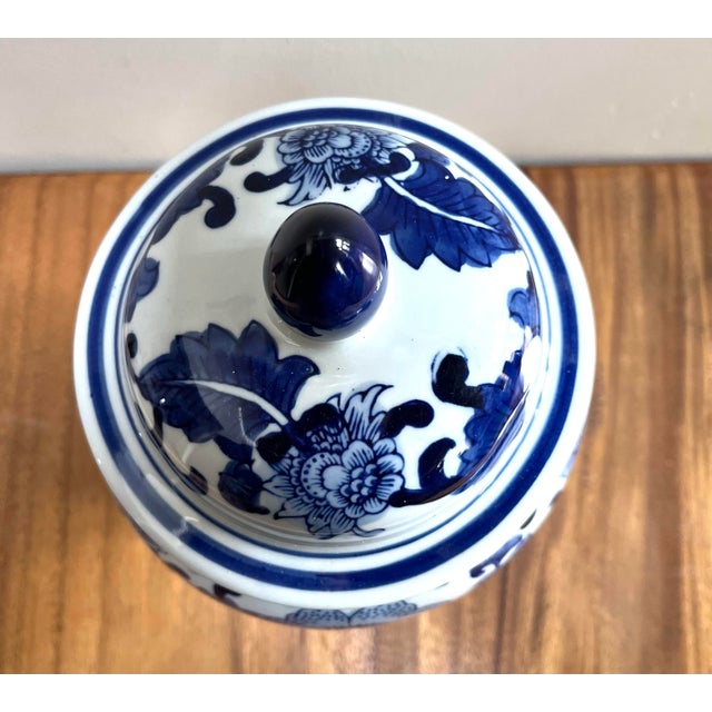 Classic 15” Tall Chinoiserie Floral Decor Blue and White Ceramic Ginger Jar For Sale In San Diego - Image 6 of 8