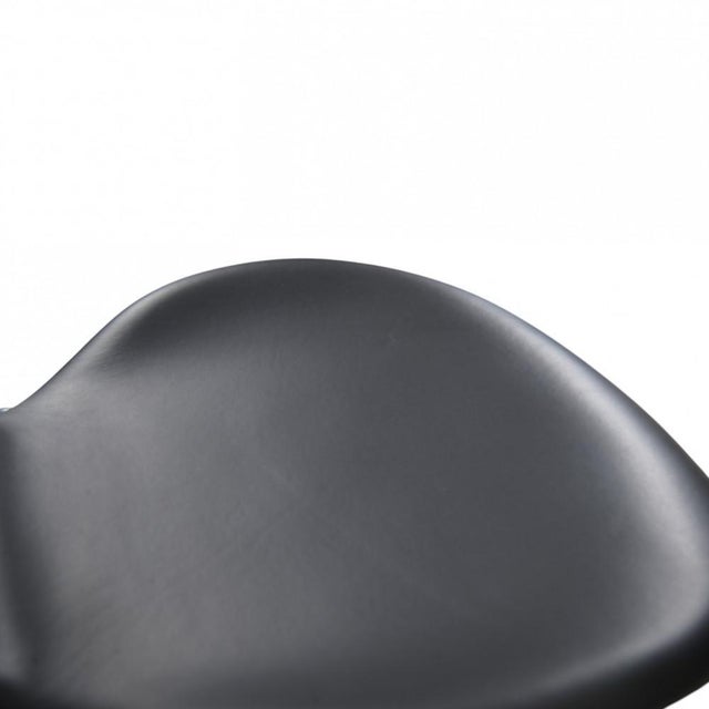 Seven Chairs in Black Leather by Arne Jacobsen, 1980s, Set of 6 For Sale - Image 16 of 18