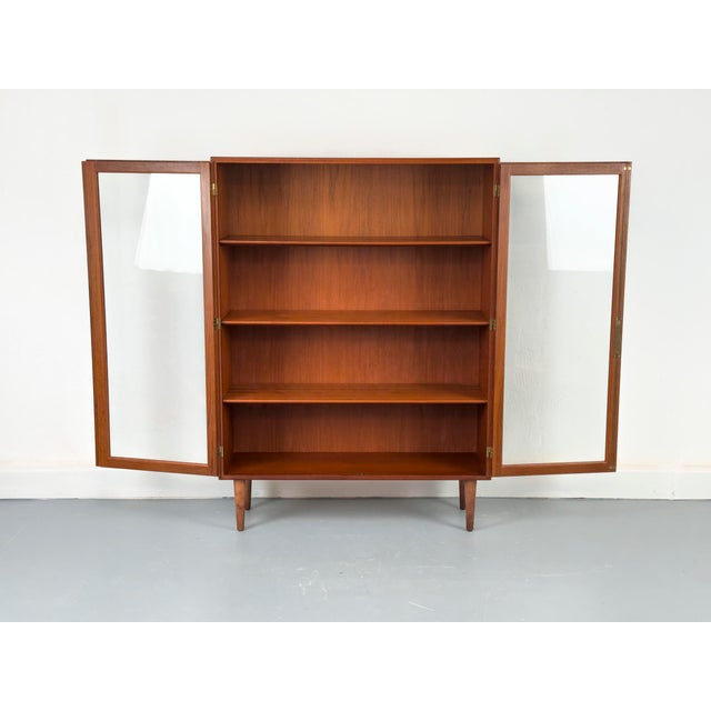 Brown Danish Display Case in Teak by Børge Mogensen for Søborg Møbelfabrik, 1960s For Sale - Image 8 of 18