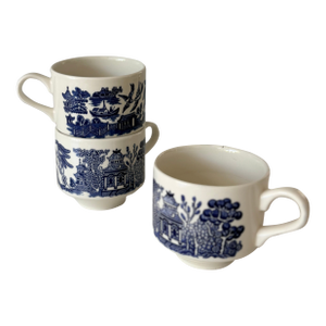 Late 20th Century Blue Willow Chinoiserie Tea Cups Churchill England, Set of 3
