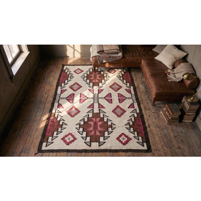 1930s Ivory Gray Diamond Medallion Flat Weave Antique American Navajo Rug 3'6" X 6'0" Wool Carpet For Sale In New York - Image 6 of 8
